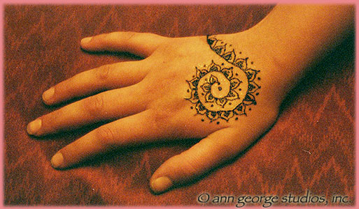 elegant henna for back of hand